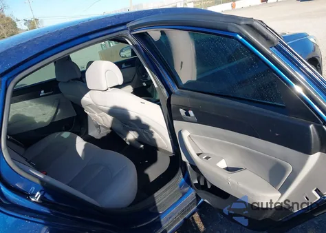 2016 Hyundai Sonata Sport z USA, uszkodzony, nr VIN 5NPE34AF7GH265437